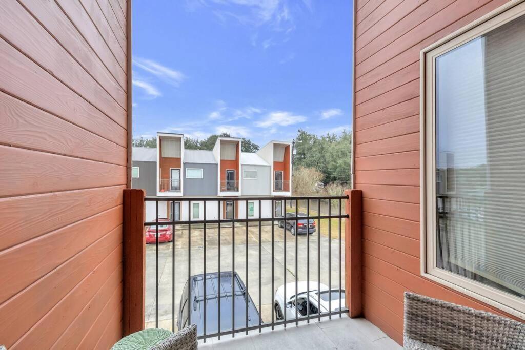 Cozy 2 Bed Townhome Near The Hospital ลาฟาแย็ตต์ ภายนอก รูปภาพ